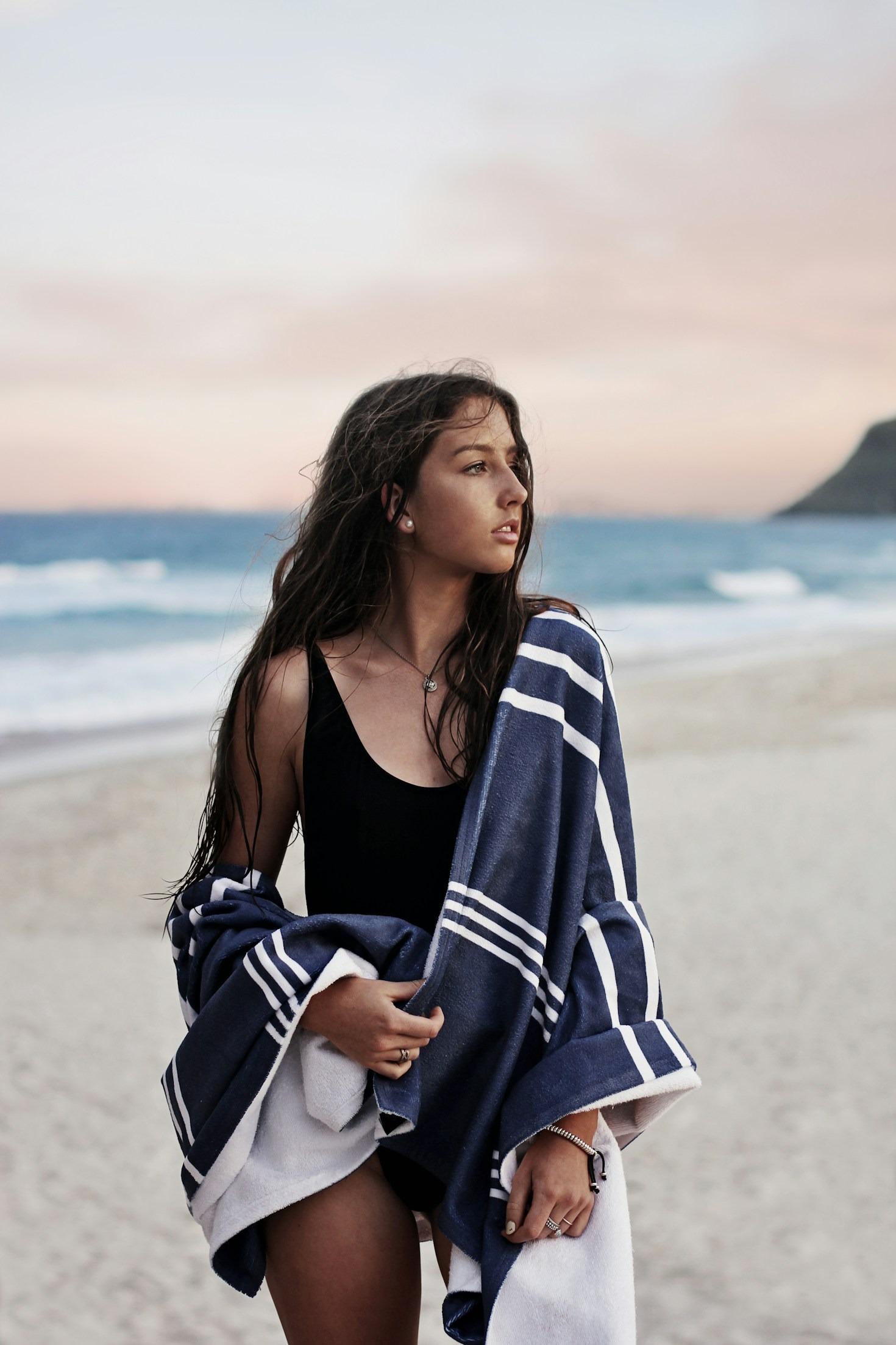 Come abbinare il bianco e nero in spiaggia